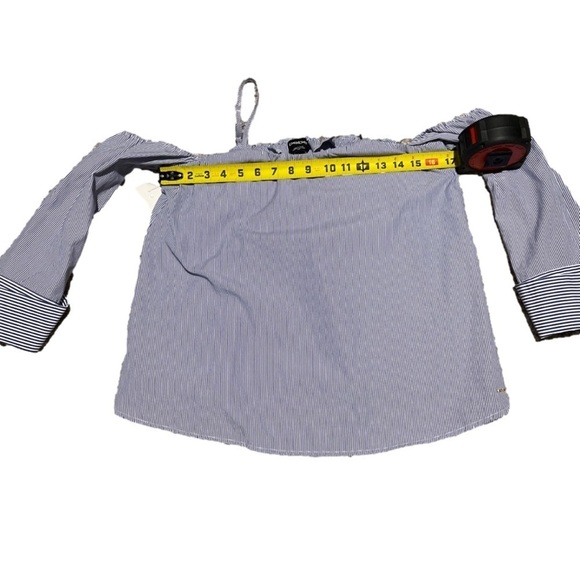 Bebe 3/4 cold shoulder Blouse - Picture 3 of 7